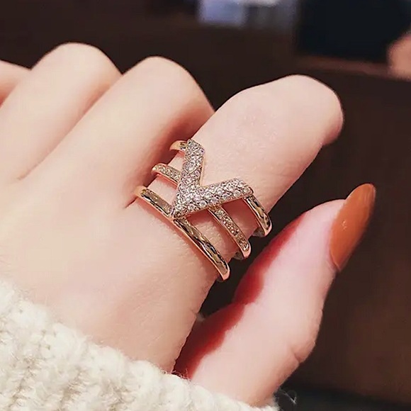 🔵𝟲𝟱%𝗢𝗙𝗙 𝗯𝘂𝗻𝗱𝗹𝗲𝘀 𝟯+🔵 NEW CZ V Shape Adjustable Ring - Picture 4 of 11